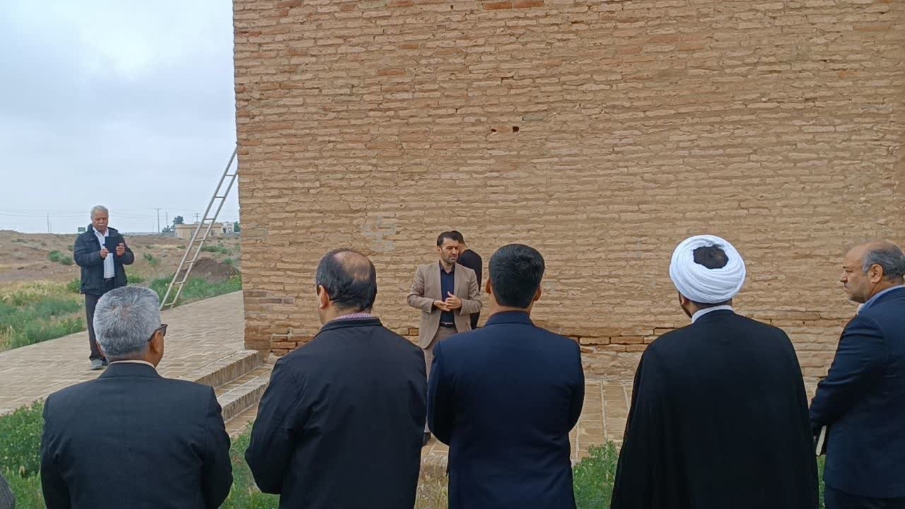 بازدید اعضای شورای اداری شهرستان فریمان از پایگاه ملی میراثفرهنگی سنگبست