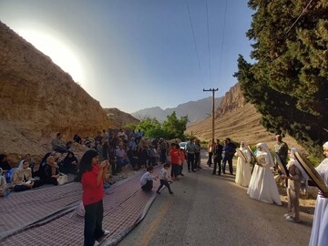 ایستاده بر تاریخ؛ برگزاری مراسم پاسداشت سرو کهنسال شادکام