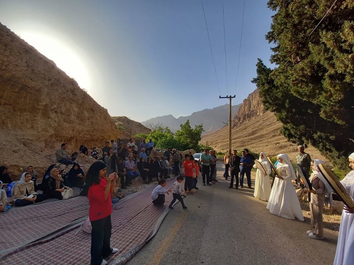 ایستاده بر تاریخ؛ برگزاری مراسم پاسداشت سرو کهنسال شادکام