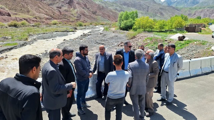 بازدید میدانی فرماندار مرند از روستاهای عیش‌آباد پایین و پیر بالا با محور گردشگری و توسعه عمرانی/ طرح‌های زیرساختی و خدمات گردشگری در دستور کار توسعه قرار می‌گیرد/ هم‌افزایی میراث‌فرهنگی و دستگاه‌های اجرایی برای رونق گردشگری روستایی