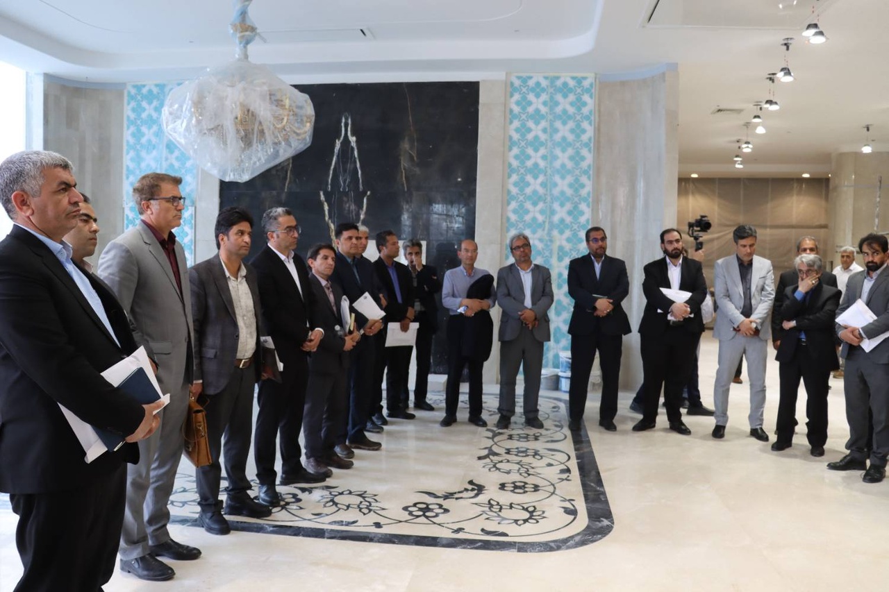 آموزش میدانی و انتقال تجربه؛ محور بازدید رؤسای ادارات و نمایندگی‌های میراث‌فرهنگی خراسان رضوی از تأسیسات گردشگری مشهد