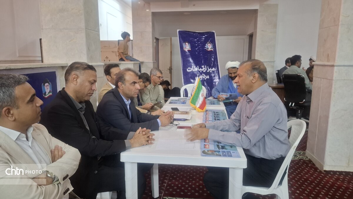 برپایی میز ارتباط مردمی میراث‌فرهنگی هرمزگان در نماز جمعه بندرعباس