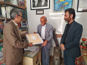 قدردانی از شاهنامه‌پژوه ملایری به مناسبت روز ادب و فرهنگ پارسی