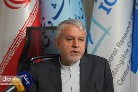بازدید وزیر از مرکز میراث ناملموس تهران