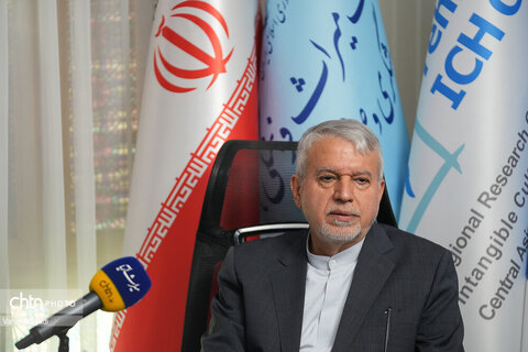 بازدید وزیر از مرکز میراث ناملموس تهران