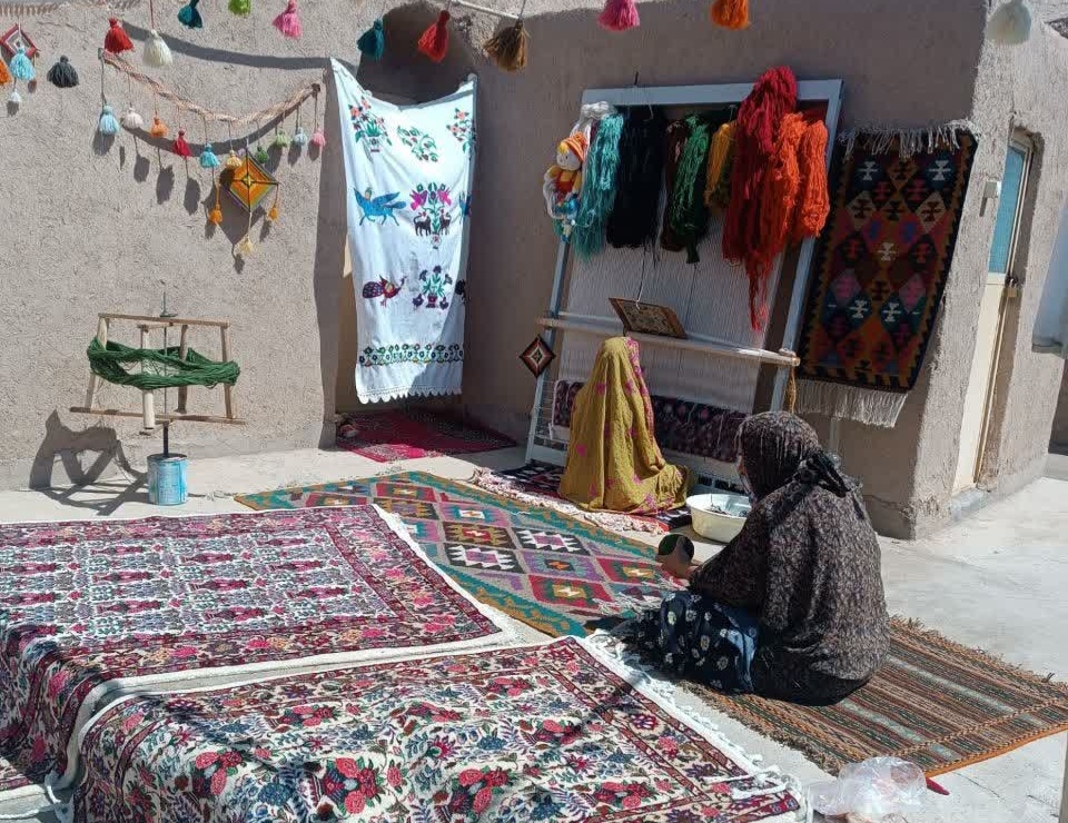 احیای آیین «سربرون‌دار قالی» در روستای حصار حسن‌بیک ورامین