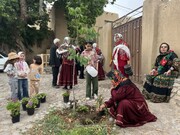 پویش مردمی کاشت گل در روستای هدف گردشگری قلعه بالا برگزار شد
