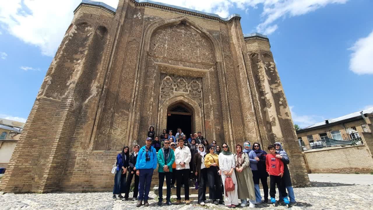 تور موزه‌گردی و پیاده‌روی از آرامگاه باباطاهر تا هگمتانه برگزار شد