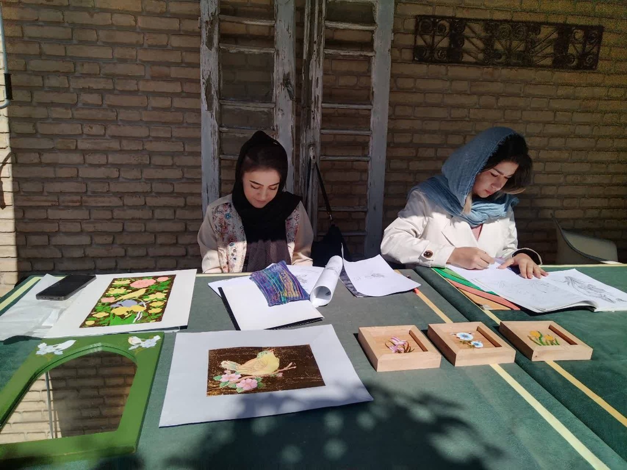 برگزاری کارگاه تولید زنده تزئینات وابسته به معماری در خانه صنایع‌دستی قزوین
