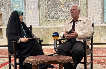 قدمت آینه‌کاری به ۵۰۰ سال پیش برمی‌گردد/ آرزویم کار کردن در حرم امام حسین (ع) بود/ ۱۰ سال پیش آینه کاری کاخ سبز را مرمت کردم/ بناهای تاریخی متعلق به تمام دنیاست