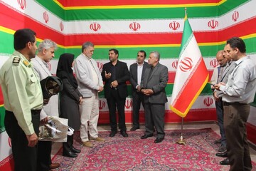 بازدید مشاور وزیر میراث‌فرهنگی از نمایشگاه جنگ رمضان و میراث ماندگار مقاومت در قزوین/ تجلیل از خانواده شهید کاپیتان محمد عزیزی