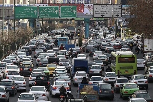 ترافیک سنگین در ورودی‌های تهران/ بارش و مه‌گرفتگی در جاده‌های شمالی