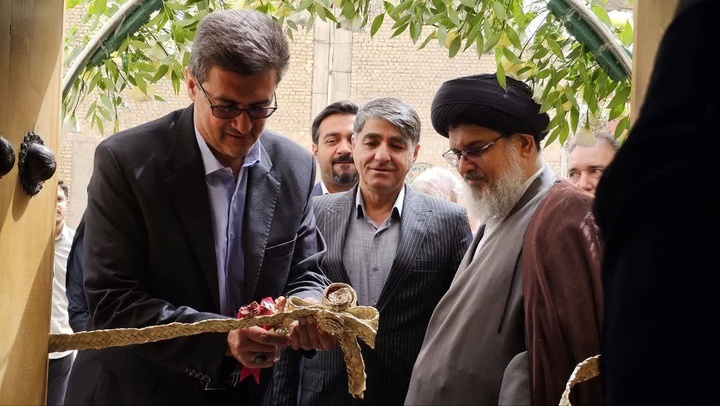 اقامتگاه بوم‌گردی «عمارت مادر» در بافق افتتاح شد