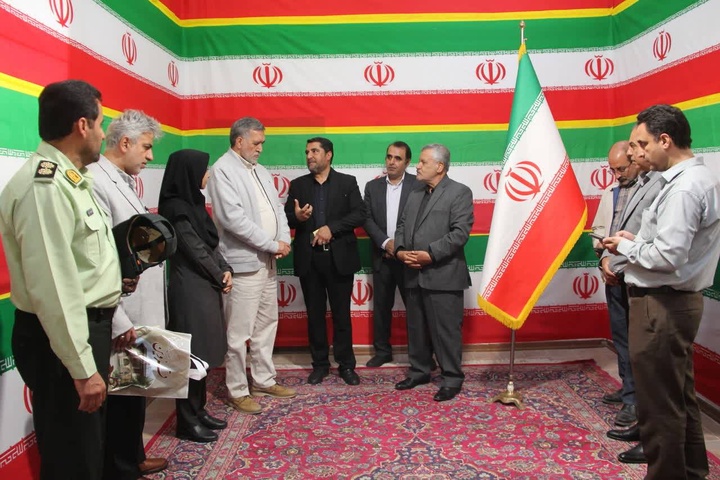 بازدید مشاور وزیر میراث‌فرهنگی از نمایشگاه جنگ رمضان و میراث ماندگار مقاومت در قزوین/ تجلیل از خانواده شهید کاپیتان محمد عزیزی