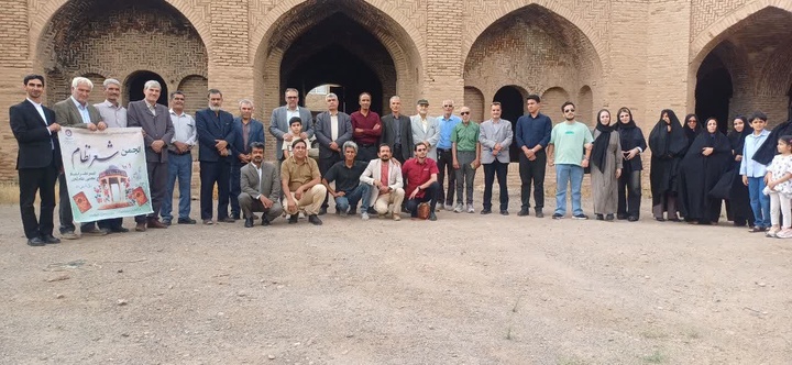 هم‌زمان با  گرامیداشت  هفته میراث فرهنگی 
محفل ادبی از حماسه تا حکمت، با حضور شاعران ترشیز کهن در روستای کبودان بردسکن برگزار شد