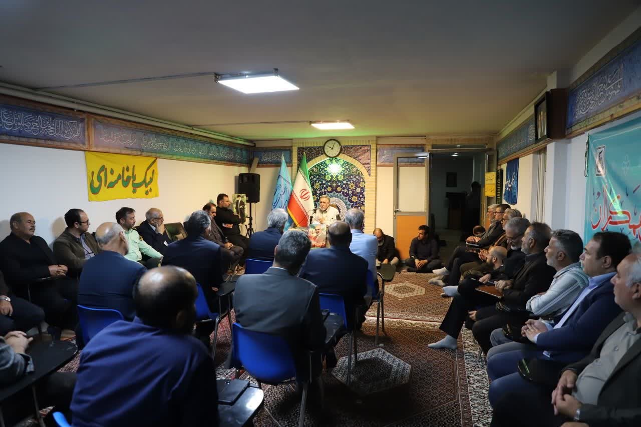 تأکید مشاور وزیر میراث‌فرهنگی بر تکریم ایثارگران و ارتقای معیشت کارکنان در زنجان