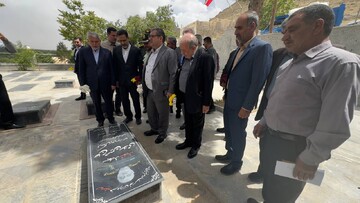 حضور صالحی‌امیری بر سر مزار شهید سپهبد حسین سلامی در گلپایگان/ تجدید میثاق با مکتب مقاومت و پاسداری از عزت ملی