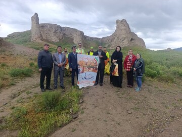 آیین مشارکتی پاکسازی قلعه تاریخی یالدور با حضور فعالان فرهنگی برگزار شد/ همگرایی نهادهای محلی برای صیانت از میراث تاریخی تقویت می‌شود