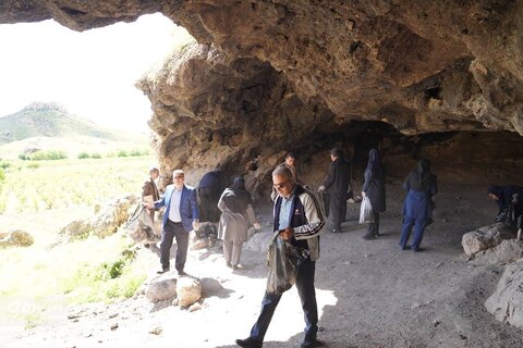 پاکسازی محوطه‌های تاریخی روستای تمتمان ارومیه به‌مناسبت هفته میراث‌فرهنگی