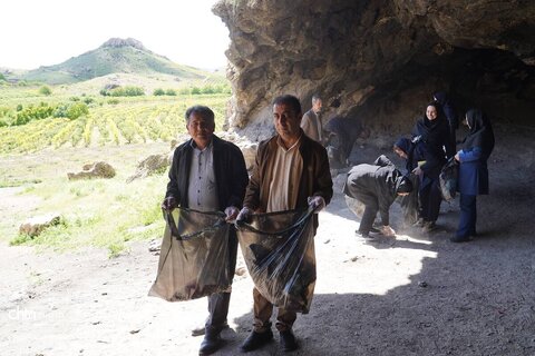 پاکسازی محوطه‌های تاریخی روستای تمتمان ارومیه به‌مناسبت هفته میراث‌فرهنگی