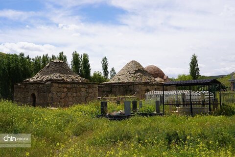 پاکسازی محوطه‌های تاریخی روستای تمتمان ارومیه به‌مناسبت هفته میراث‌فرهنگی