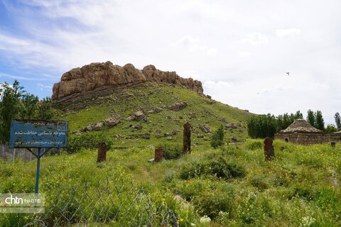 پاکسازی محوطه‌های تاریخی روستای تمتمان ارومیه به‌مناسبت هفته میراث‌فرهنگی