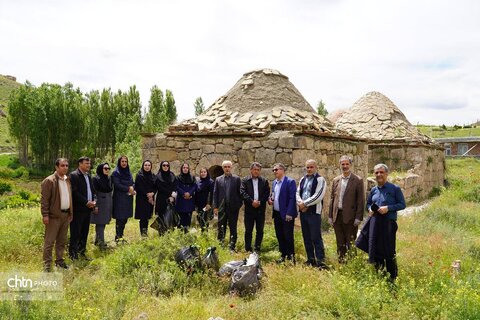 پاکسازی محوطه‌های تاریخی روستای تمتمان ارومیه به‌مناسبت هفته میراث‌فرهنگی
