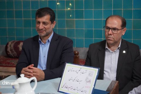 نشست مدیرکل میراث‌فرهنگی، گردشگری و صنایع‌دستی آذربایجان غربی با اعضای انجمن دوست‌داران میراث‌فرهنگی