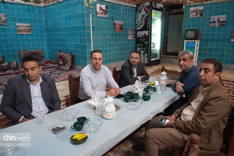 نشست مدیرکل میراث‌فرهنگی، گردشگری و صنایع‌دستی آذربایجان غربی با اعضای انجمن دوست‌داران میراث‌فرهنگی