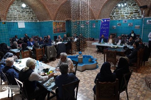 نشست مدیرکل میراث‌فرهنگی، گردشگری و صنایع‌دستی آذربایجان غربی با اعضای انجمن دوست‌داران میراث‌فرهنگی