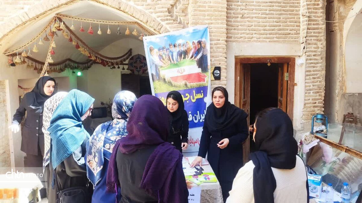 گرامی داشت هم‌زمان هفته میراث‌فرهنگی و هفته ملی جمعیت در خانه تاریخی سوزنگر دزفول