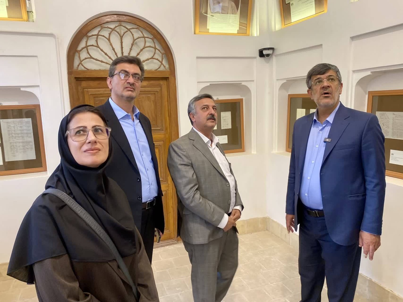 استاندار یزد از موزه اسناد و نسخ خطی یزد بازدید کرد