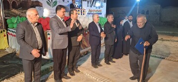  خانواده‌های شهدا جنگ رمضان در بافت تاریخی بلاد شاپور دهدشت تجلیل شدند 
