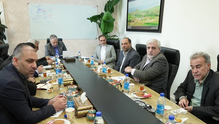 نشست معاون توسعه مدیریت و منابع وزارتخانه با نماینده شهرستان های شهرضا و دهاقان در مجلس شورای اسلامی
