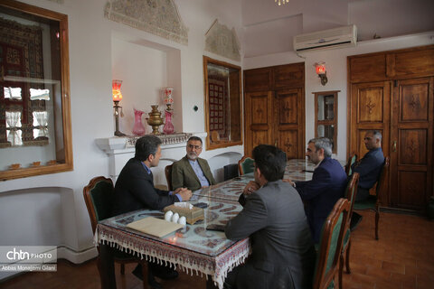 بازدید رئیس گردشگری سازمان برنامه و بودجه کشور از اماکن تاریخی قم
