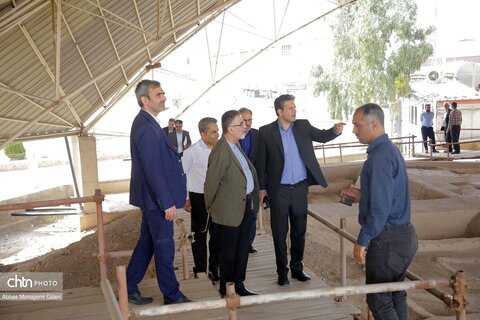 بازدید رئیس گردشگری سازمان برنامه و بودجه کشور از اماکن تاریخی قم