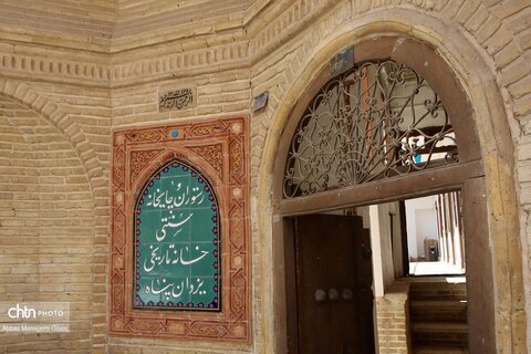 بازدید رئیس گردشگری سازمان برنامه و بودجه کشور از اماکن تاریخی قم