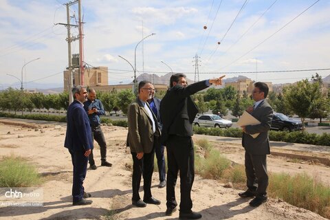 رئیس گردشگری سازمان برنامه و بودجه کشور از زمین محل ساخت موزه و مخزن اشیای تاریخی قم بازدید کرد