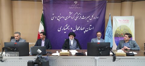 با اتکا به گذشته پرافتخار خودمان، آینده‌ای زیباتر از پیش بسازیم