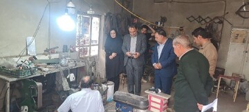 بازدید فرماندار خدابنده از کارگاه صنایع‌دستی در روستای ارقین‌بلاغ
