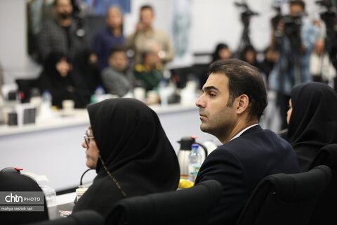 آیین رونمایی از الواح ثبت شده آثار مملوس و نامملوس جنگ تحمیلی رمضان و تجلیل از خانواده معظم شهدا با حضور وزیر میراث‌فرهنگی، گردشگری و صنایع‌دستی