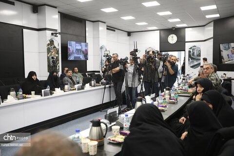 آیین رونمایی از الواح ثبت شده آثار مملوس و نامملوس جنگ تحمیلی رمضان و تجلیل از خانواده معظم شهدا با حضور وزیر میراث‌فرهنگی، گردشگری و صنایع‌دستی