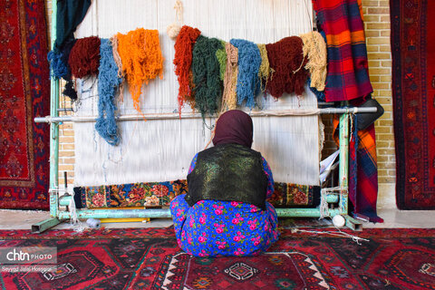 دومین نمایشگاه فرش دستباف «گه‌لاویژ سنه» همزمان با هفته میراث‌فرهنگی در سنندج برپا شد