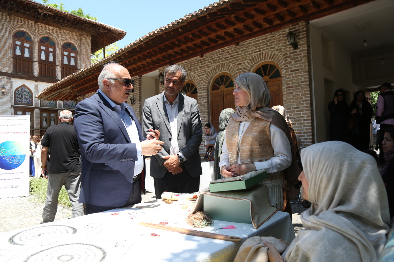 نمایش توانمندی هنرمندان گلستان در هفته میراث‌فرهنگی/ زنجیره ارزش، مسیر توسعه صنایع‌دستی استان و اشتغال پایدار