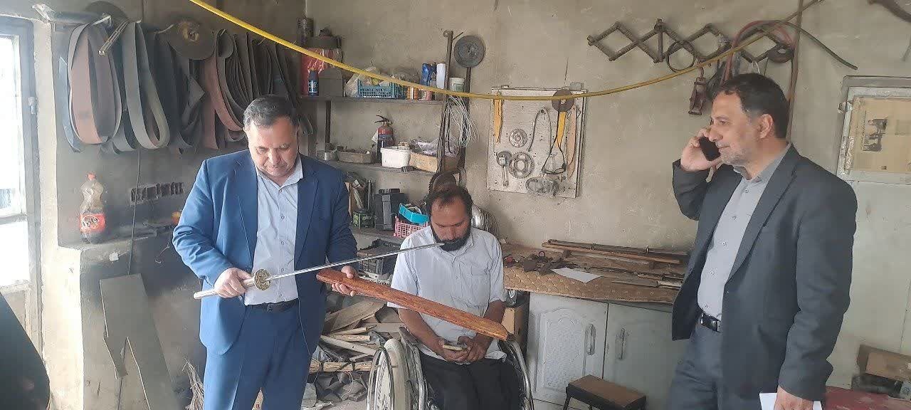 بازدید فرماندار خدابنده از کارگاه صنایع‌دستی در روستای ارقین‌بلاغ