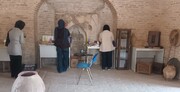 برپایی نمایشگاه اشیای تاریخی و صنایع‌دستی به مناسبت هفته میراث‌فرهنگی در بنای تاریخی باغ‌مزار گرمه