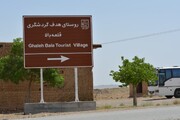 بهره‌برداری از تابلوهای هدایت گردشگران در مسیر روستای هدف گردشگری قلعه بالا