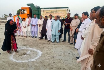 کلنگ ساخت نخستین اقامتگاه بوم‌گردی در روستای «عوُرکی» چابهار به زمین خورد