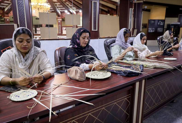 برگزاری کارگاه تخصصی حصیربافی در بندرعباس با هدف احیای هنرهای بومی