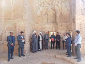 بازدید امام جمعه فردوس و جمعی از مسئولان شهرستان از شهر تاریخی تون